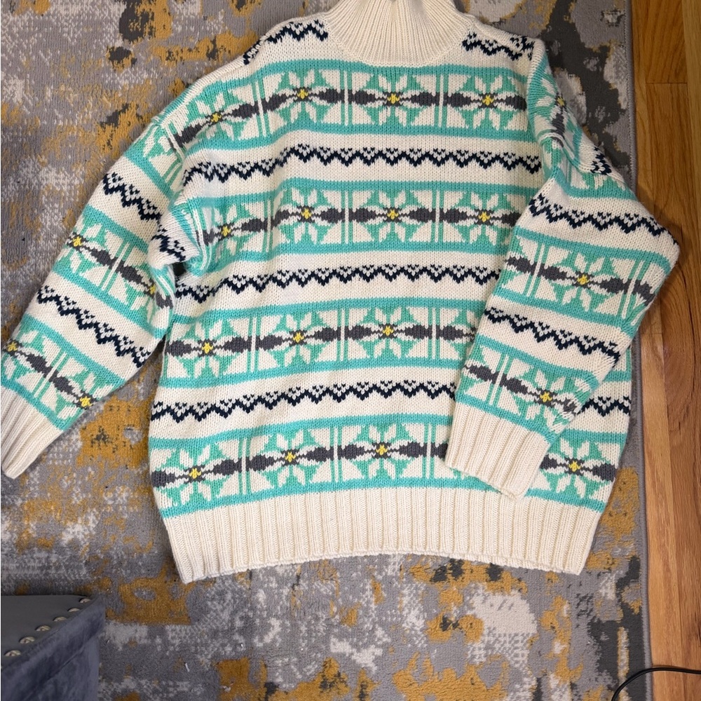 American Eagle Outfitters Knit Sweater in Cream and Green